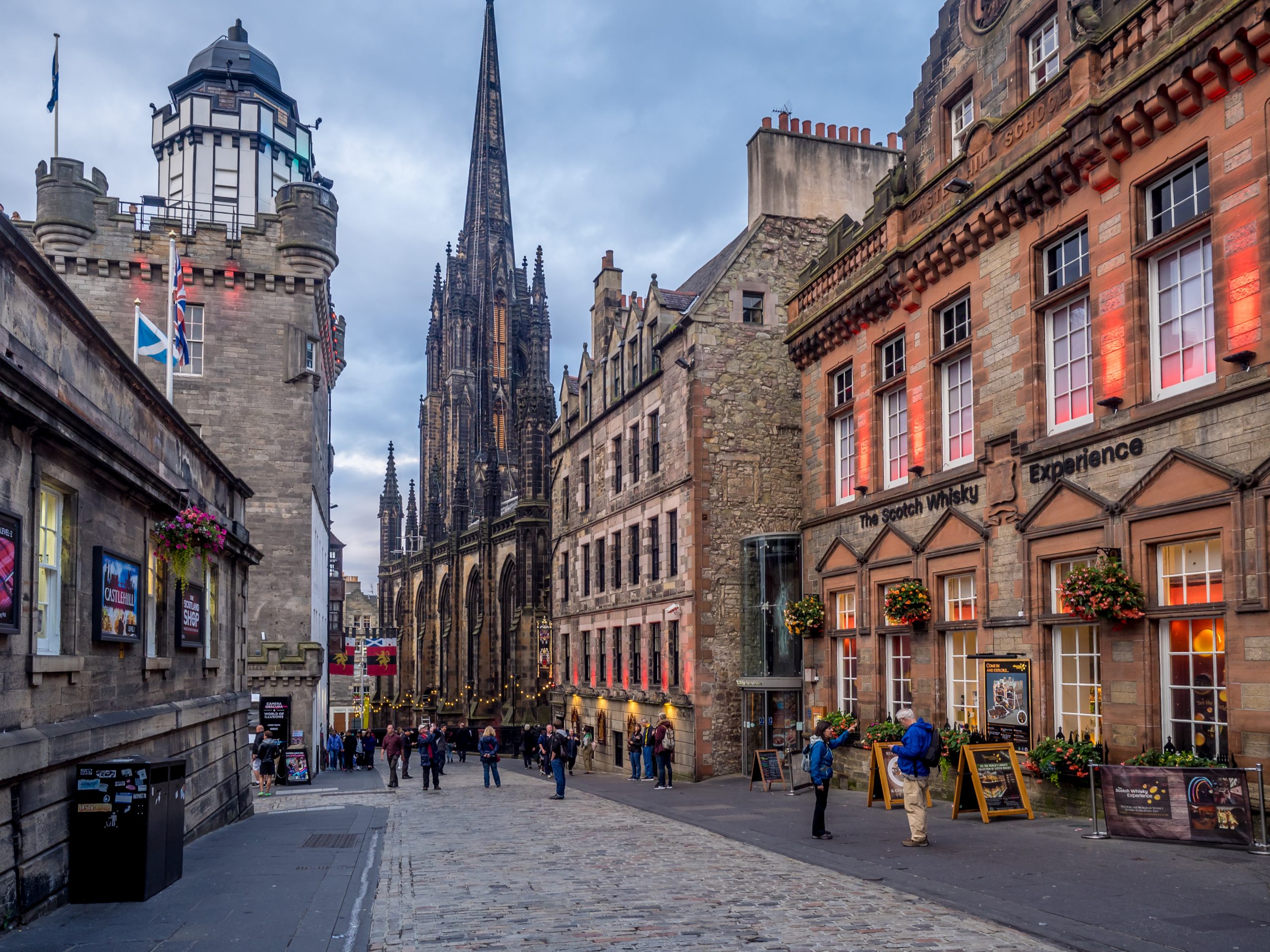 Edinburgh-Royal-Mile-scaled-1.jpg